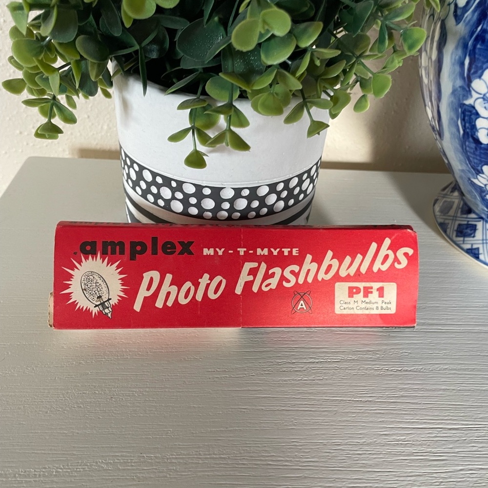 Vintage Amplex PF1 My-T-Myte Flashbulb 8 bulb pack